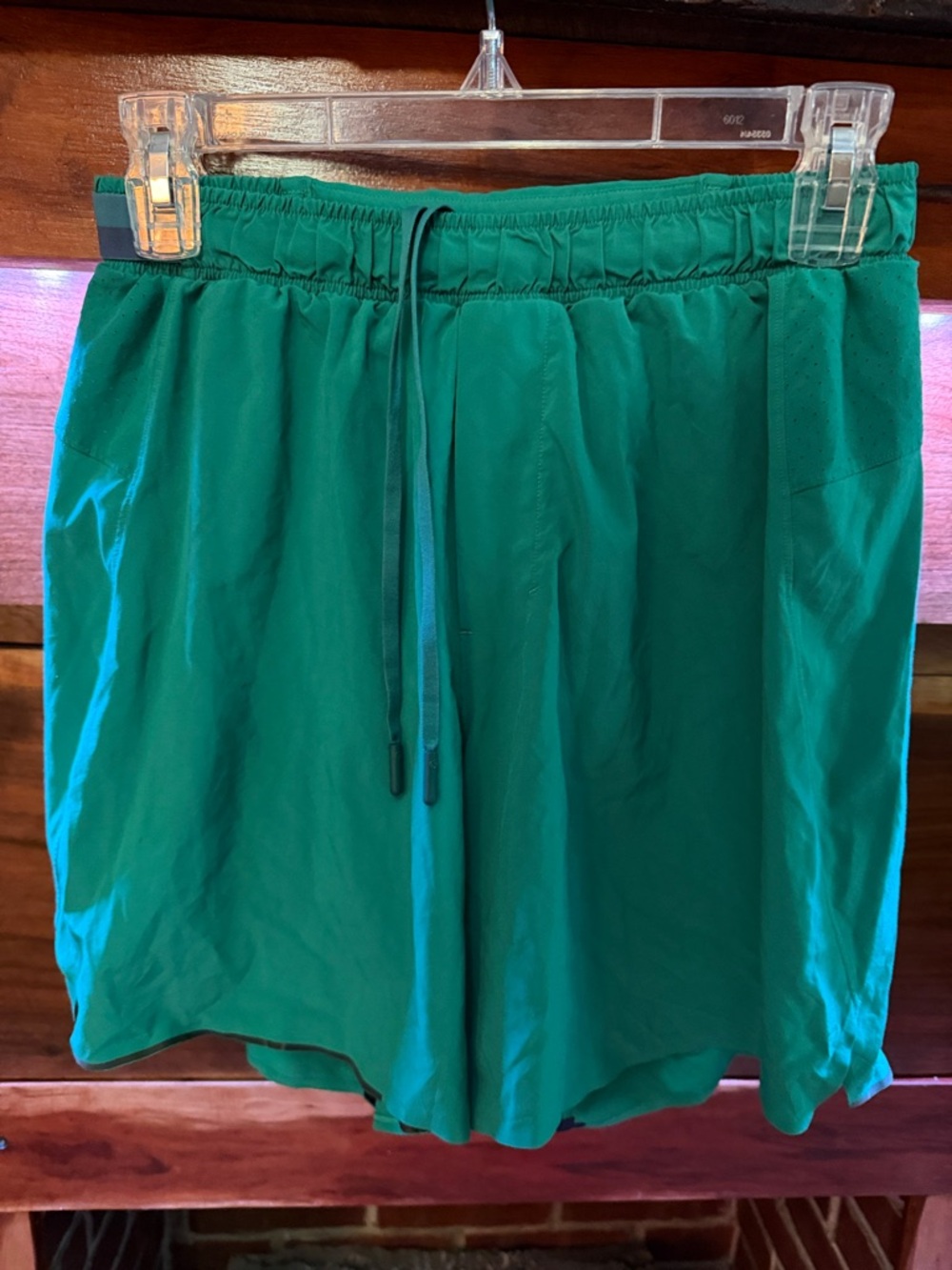 Lululemon Mens Lined 5” Green Running Shorts, Size small